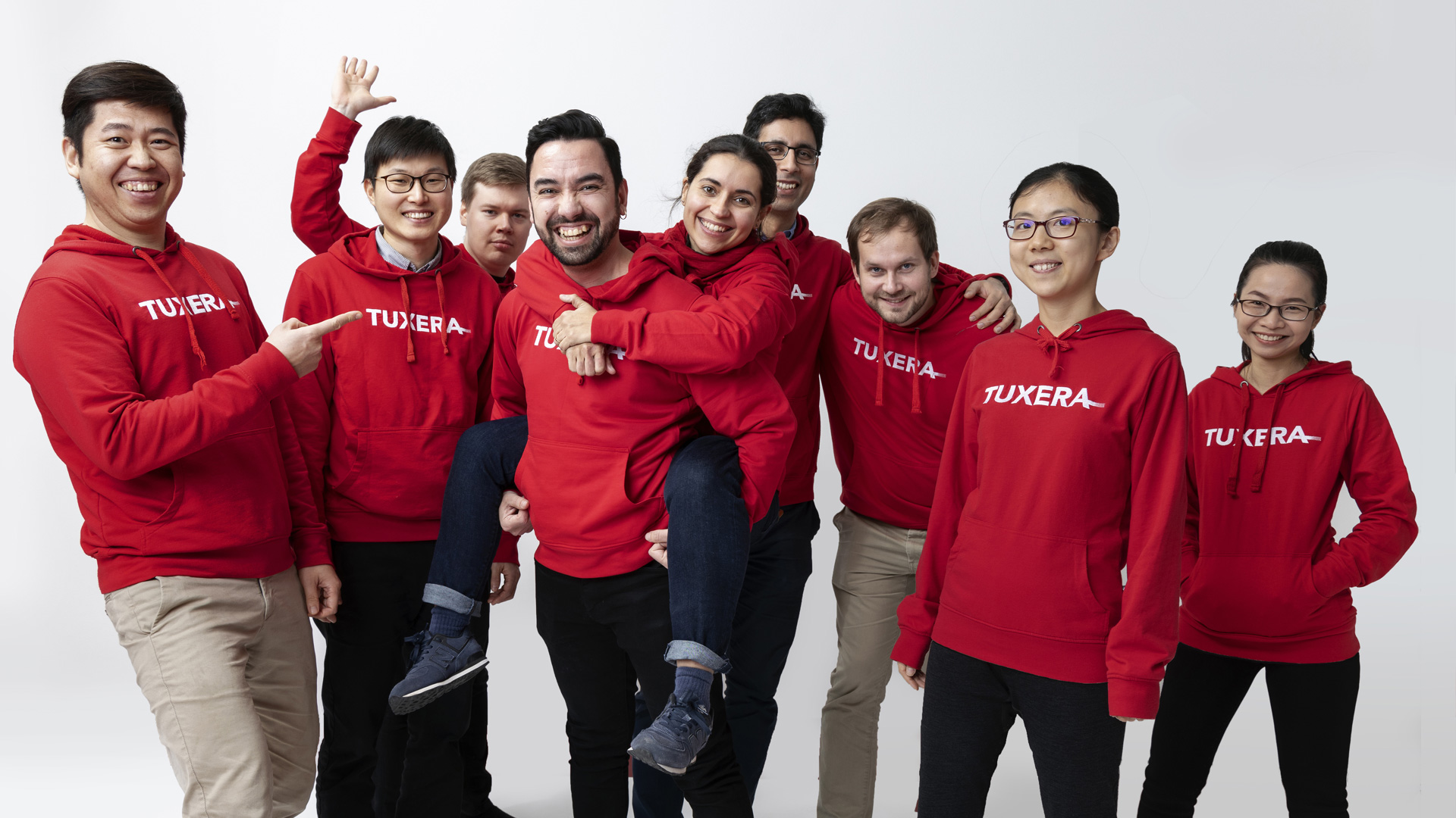 Tuxera presented with Future Workplaces award from Siqni company